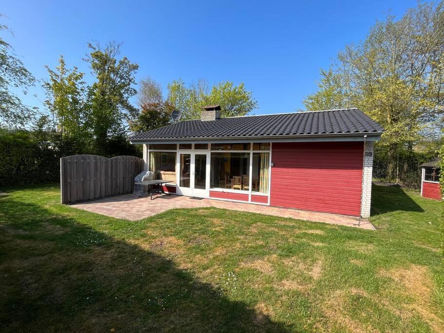 Knusse Bungalow Op Groen Park! Ouddorp Exterior foto